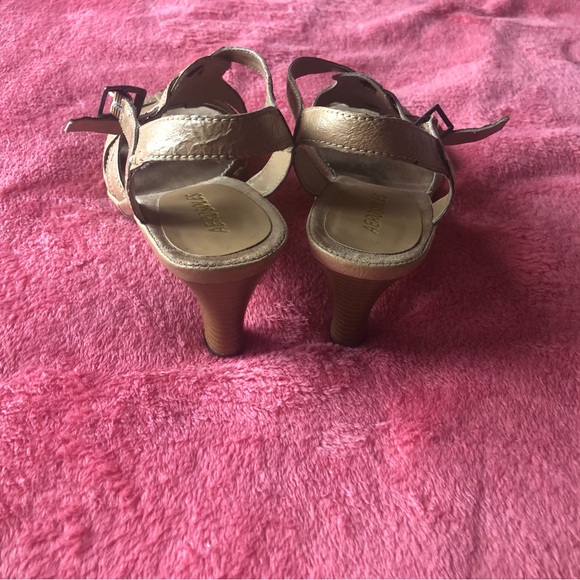 Aerosoles size 7.5, cream coloured leather, barely worn - Picture 10 of 13